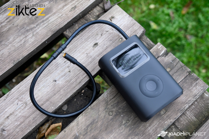 پمپ باد شارژی شیائومی مدل Xiaomi Portable Electric Air Compressor 2 Pro مناسب خودرو، موتور، دوچرخه و توپ با فشار بالا و نمایشگر دیجیتال