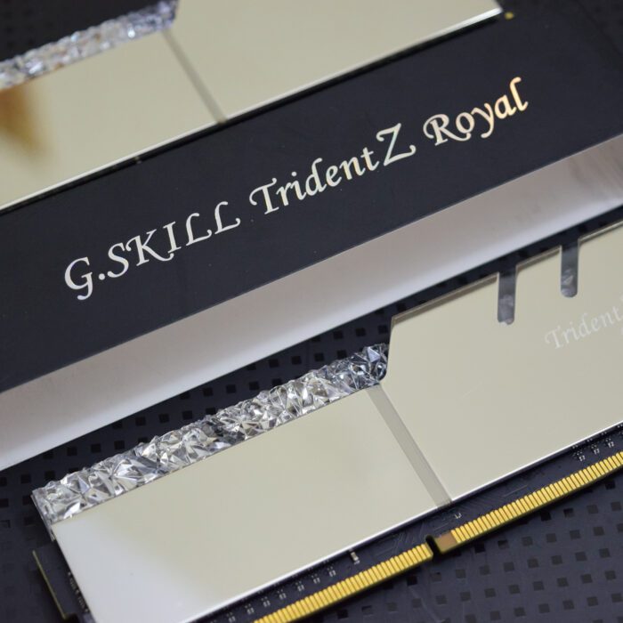 رم دسکتاپ DDR4 دو کاناله 4000 مگاهرتز CL18 جی اسکیل مدل Trident Z Royal Silver ظرفیت 16 گیگابایت