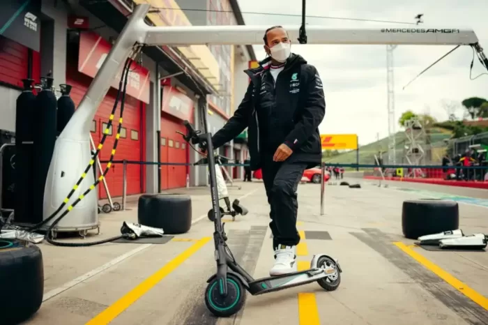 اسکوتر برقی شیائومی مرسدس بنز Mi Electric Scooter Pro 2 Mercedes-AMG Petronas F1 فروشگاه اینترنتی زیکتز